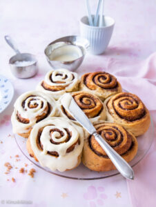 https://www.kinuskikissa.fi/wp-content/uploads/sini/2024/09/cinnamon-rolls-2-226x300.jpg